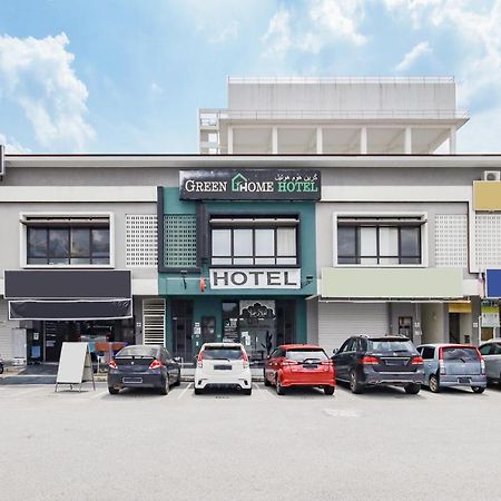 Oyo 90399 Green Home Hotel Syariah Sepang Luaran gambar