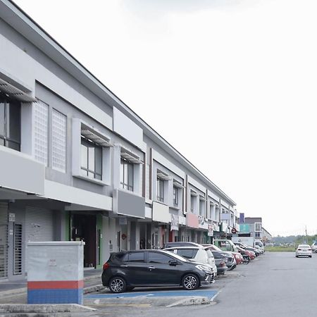 Oyo 90399 Green Home Hotel Syariah Sepang Luaran gambar