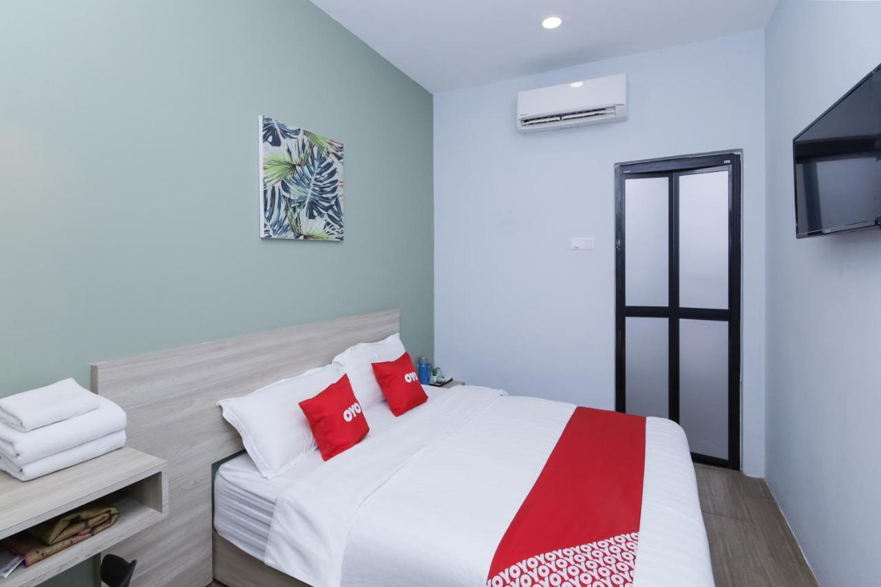 Oyo 90399 Green Home Hotel Syariah Sepang Luaran gambar