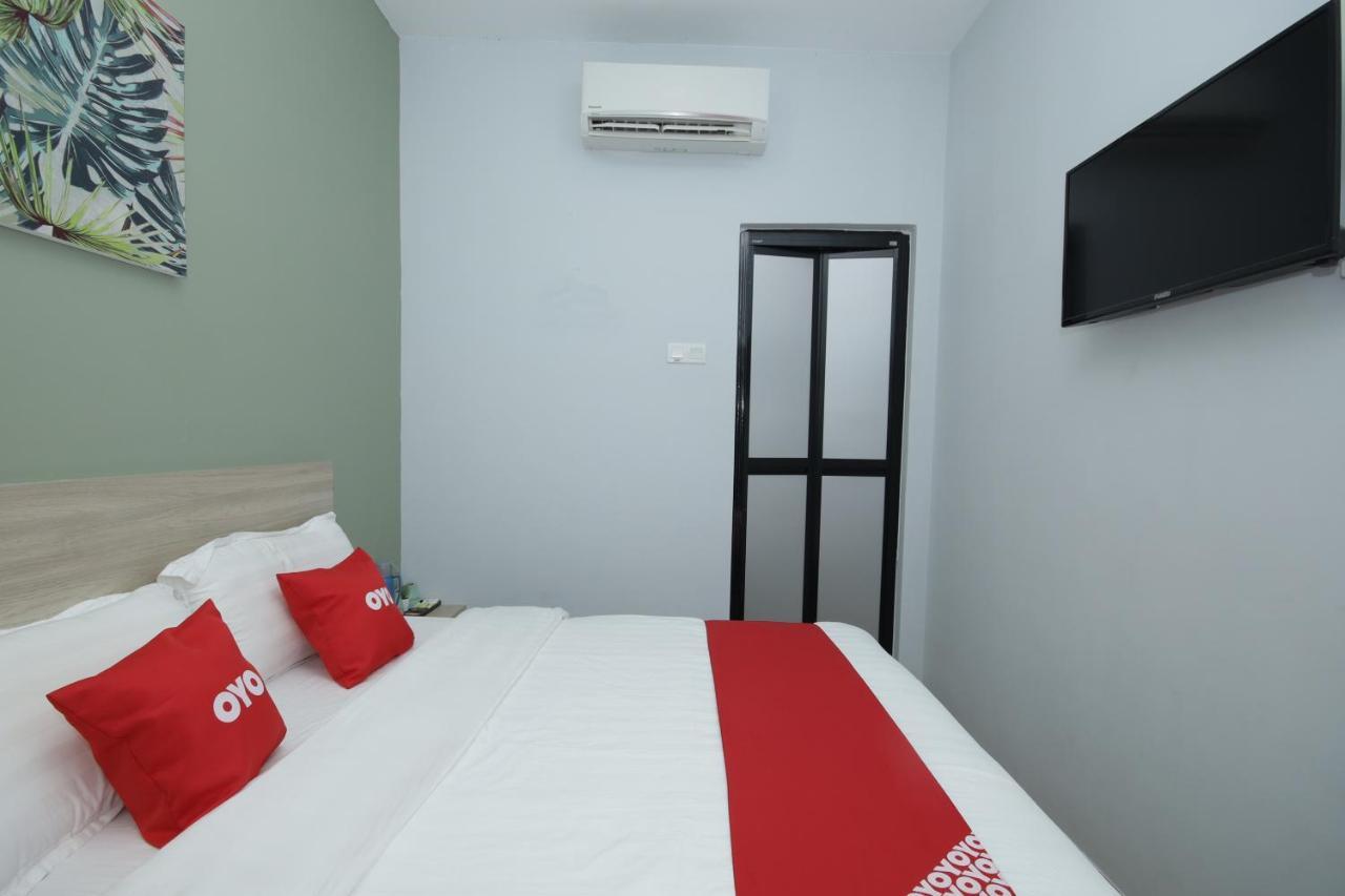 Oyo 90399 Green Home Hotel Syariah Sepang Luaran gambar